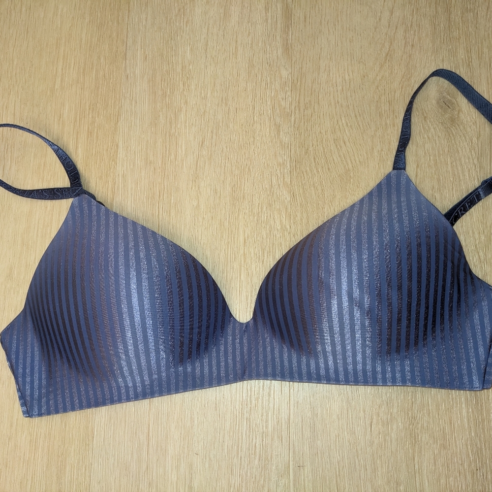 Victoria's Secret lightly lined wireless t-shirt bra, 32D